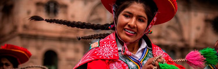 ¿Cuantas fiestas hay en el Perú?El Perú es un país rico en cultura y tradiciones, lo cual se refleja en la gran cantidad de festividades que se celebran a lo largo del año. Desde festivales religiosos